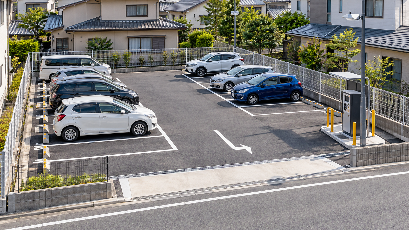 住宅への配慮と安全な車路を考えたコインパーキングの配置